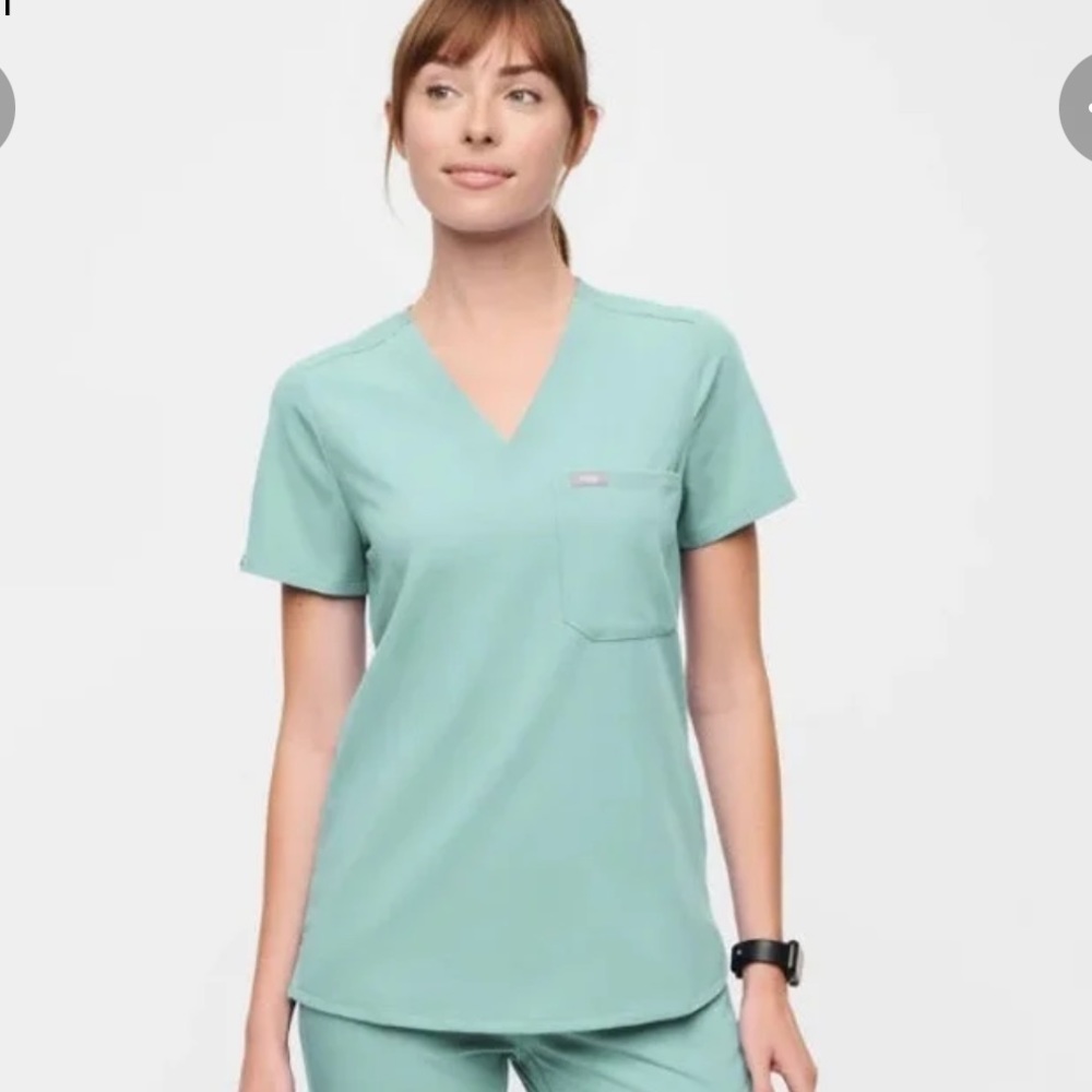 FIGS Women’s Seaglass Catrina Scrub Top